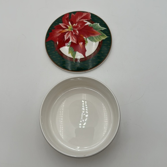 Mikasa Maxima Japan Holiday Fleur Covered Pointsettia Candy/Trinket Box - Picture 4 of 16